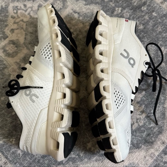 On cloud X White and Black- US7 - Picture 4 of 10